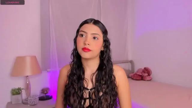 Image 7 of krissell_ Stream on Chaturbate on 21 months ago