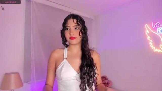 Image 12 of krissell_ Stream on Chaturbate on 21 months ago