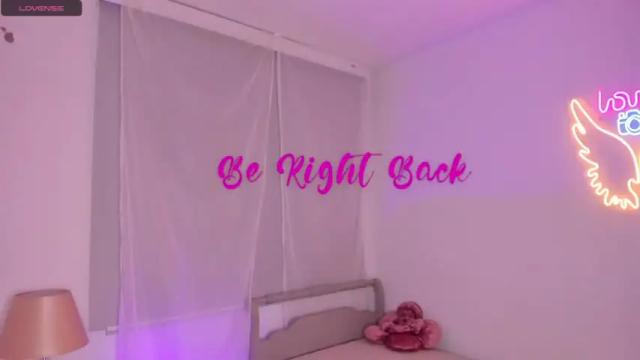 Image 8 of krissell_ Stream on Chaturbate on 21 months ago