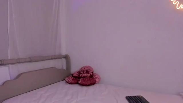 Image 11 of krissell_ Stream on Chaturbate on 21 months ago