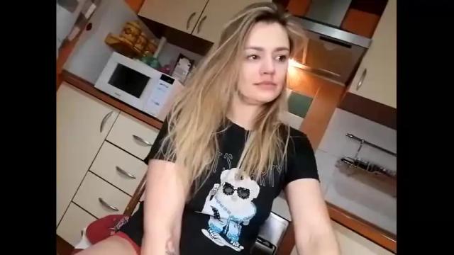 Image 11 of krisssexi Stream on Chaturbate on 15 months ago