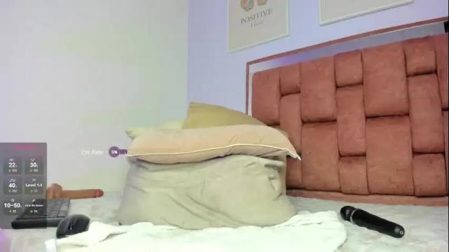 Image 4 of kristakinnky Stream on Chaturbate on 1 month ago