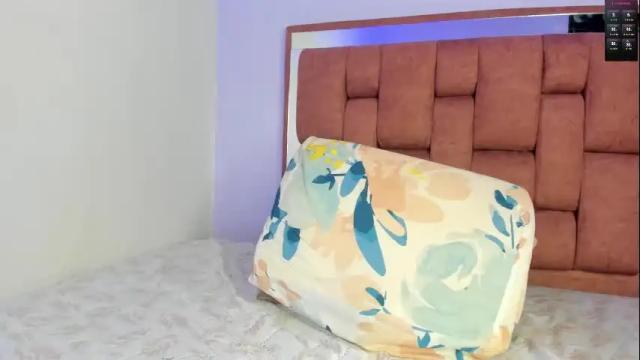 Image 11 of kristakinnky Stream on Chaturbate on 15 days ago