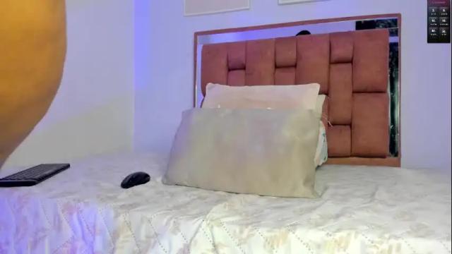 Image 10 of kristakinnky Stream on Chaturbate on 12 days ago