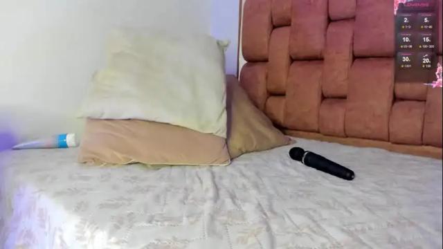 Image 2 of kristakinnky Stream on Chaturbate on 4 days ago