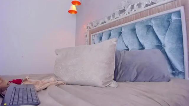 Image 3 of kristal99_ Stream on Chaturbate on 17 months ago