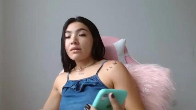 Image 4 of kristal_santamaria Stream on Chaturbate on 15 months ago