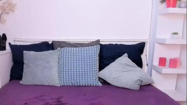 Image 8 of kristalbabe69 Stream on Chaturbate on 3 days ago