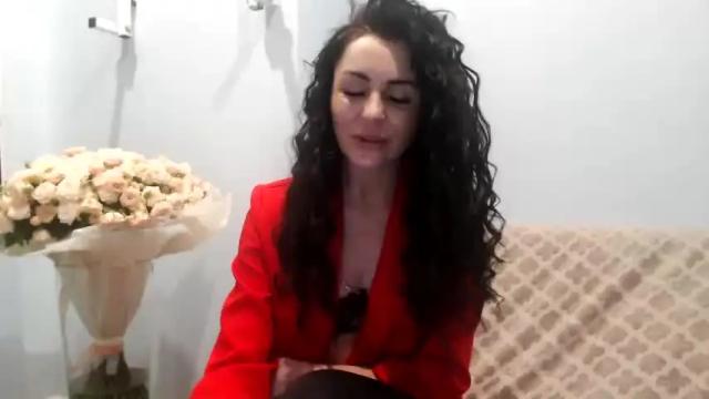 Image 12 of kristalblondy Stream on Chaturbate on 17 months ago
