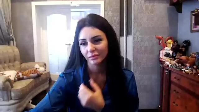 Image 12 of kristalblondy Stream on Chaturbate on 16 months ago