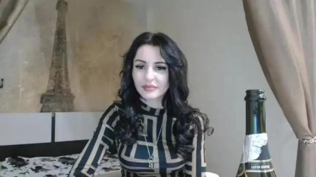 Image 11 of kristalblondy Stream on Chaturbate on 16 months ago