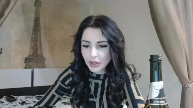 Image 12 of kristalblondy Stream on Chaturbate on 16 months ago