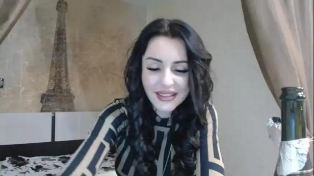 Image 2 of kristalblondy Stream on Chaturbate on 16 months ago
