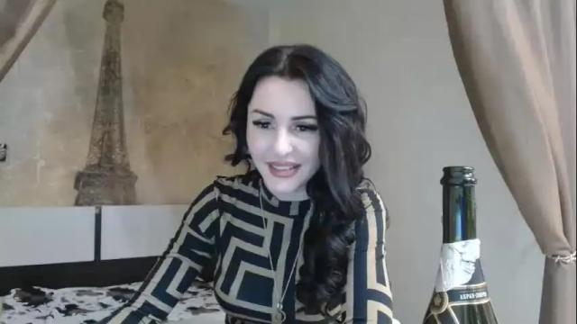 Image 3 of kristalblondy Stream on Chaturbate on 16 months ago