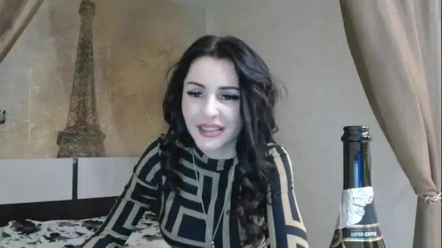 Image 4 of kristalblondy Stream on Chaturbate on 16 months ago