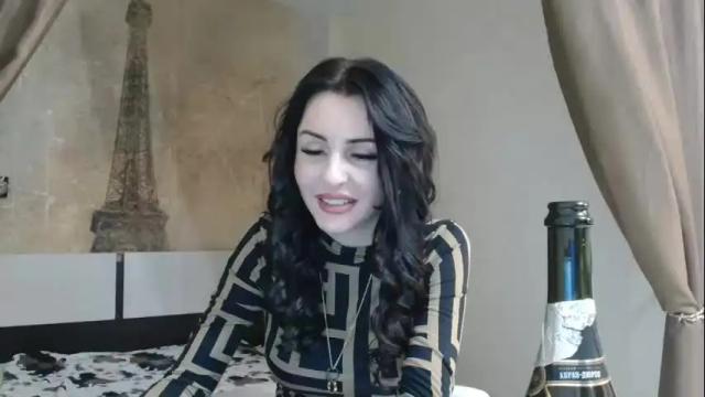 Image 7 of kristalblondy Stream on Chaturbate on 16 months ago