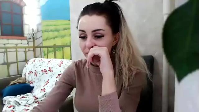 Image 6 of kristalblondy Stream on Chaturbate on 16 months ago