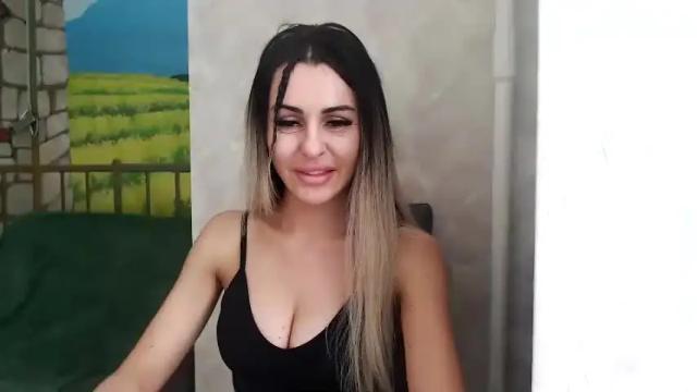 Image 3 of kristalblondy Stream on Chaturbate on 15 months ago