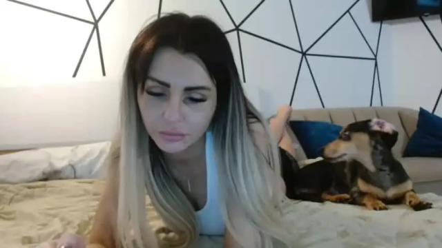 Image 11 of kristalblondy Stream on Chaturbate on 13 months ago