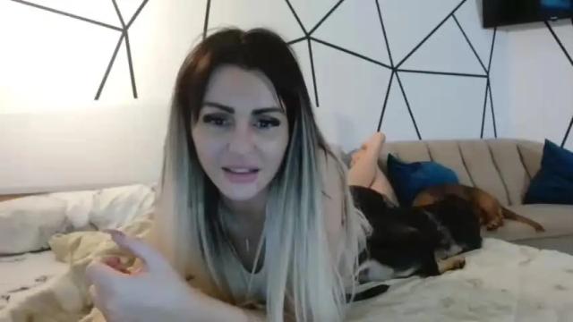 Image 12 of kristalblondy Stream on Chaturbate on 13 months ago