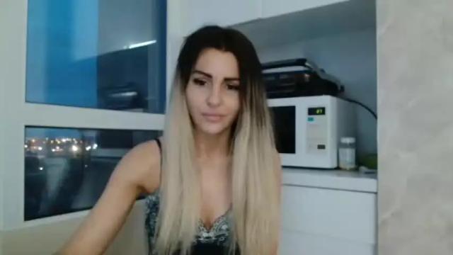 Image 10 of kristalblondy Stream on Chaturbate on 13 months ago