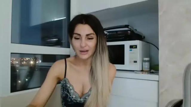 Image 12 of kristalblondy Stream on Chaturbate on 13 months ago
