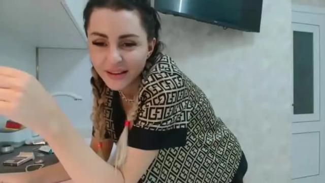 Image 6 of kristalblondy Stream on Chaturbate on 15 months ago