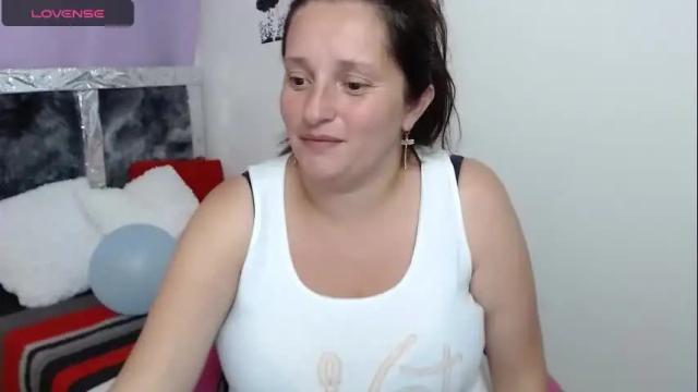 Image 2 of kristaljonnes_ Stream on Chaturbate on 1 month ago