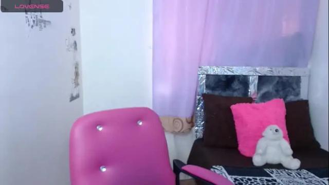 Image 4 of kristaljonnes_ Stream on Chaturbate on 1 month ago