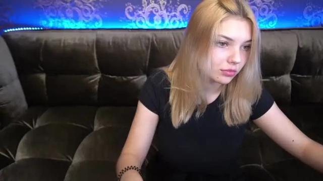 Image 2 of kristalldall Stream on Chaturbate on 19 months ago