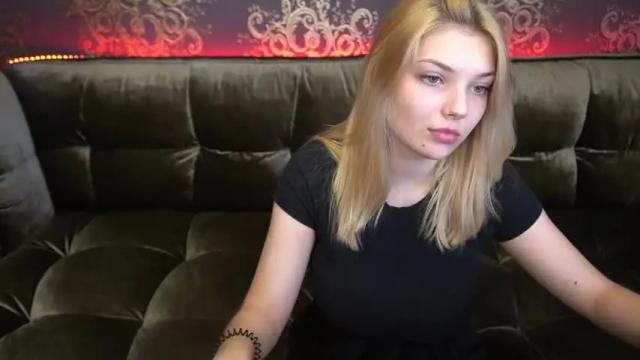 Image 3 of kristalldall Stream on Chaturbate on 19 months ago