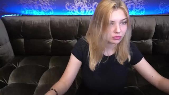 Image 4 of kristalldall Stream on Chaturbate on 19 months ago