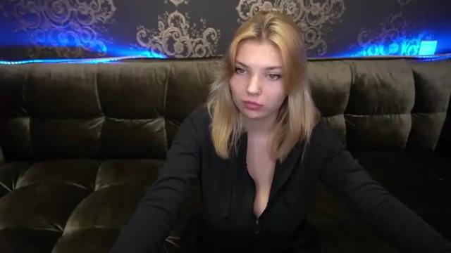 Image 6 of kristalldall Stream on Chaturbate on 18 months ago