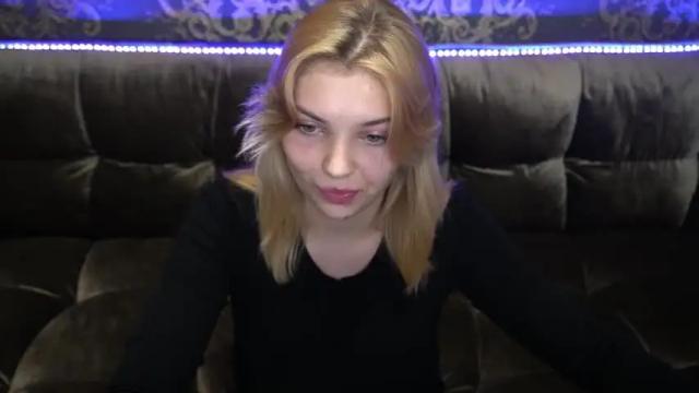 Image 4 of kristalldall Stream on Chaturbate on 18 months ago