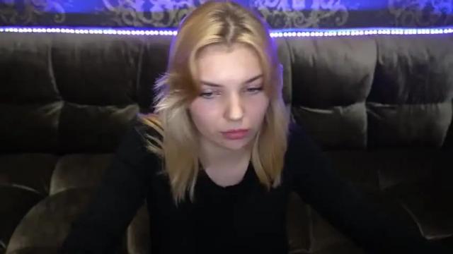 Image 6 of kristalldall Stream on Chaturbate on 18 months ago