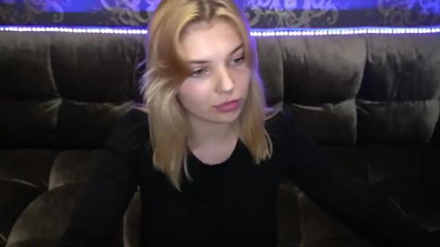 Image 8 of kristalldall Stream on Chaturbate on 18 months ago