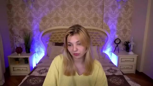 Image 3 of kristalldall Stream on Chaturbate on 18 months ago