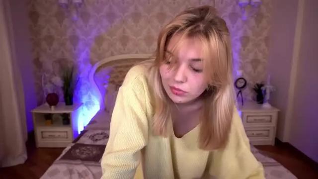 Image 8 of kristalldall Stream on Chaturbate on 18 months ago
