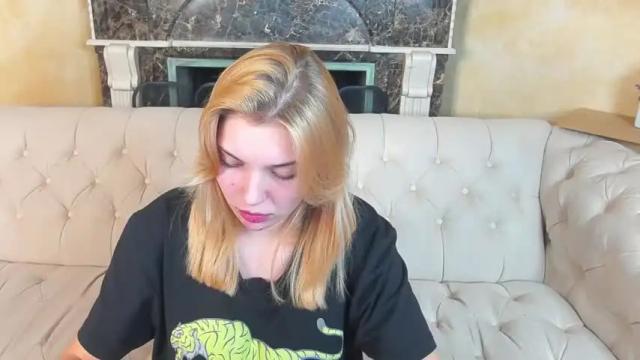 Image 10 of kristalldall Stream on Chaturbate on 18 months ago