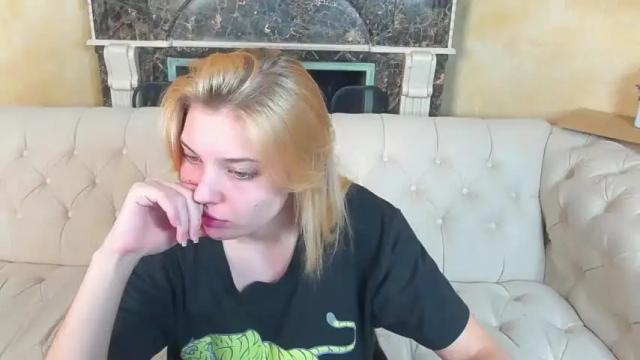 Image 6 of kristalldall Stream on Chaturbate on 18 months ago