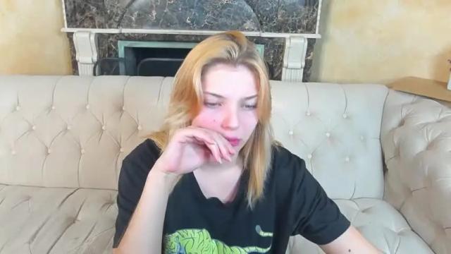Image 7 of kristalldall Stream on Chaturbate on 18 months ago