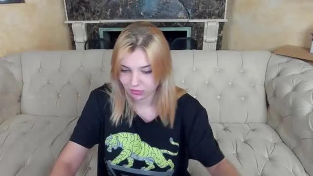 Image 3 of kristalldall Stream on Chaturbate on 18 months ago