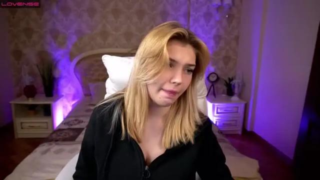 Image 3 of kristalldall Stream on Chaturbate on 18 months ago