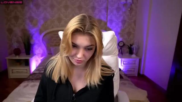 Image 7 of kristalldall Stream on Chaturbate on 18 months ago
