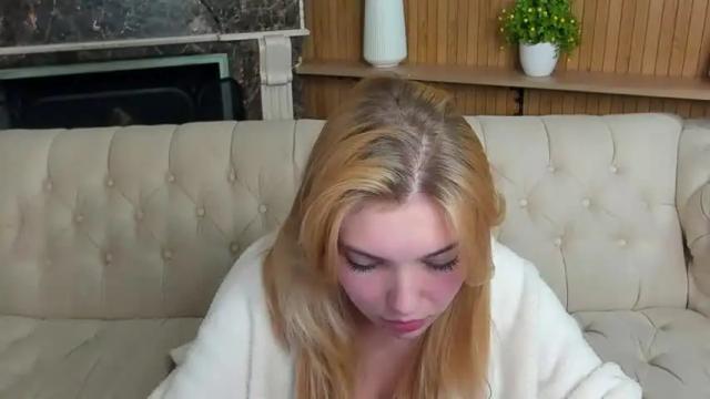 Image 11 of kristalldall Stream on Chaturbate on 18 months ago