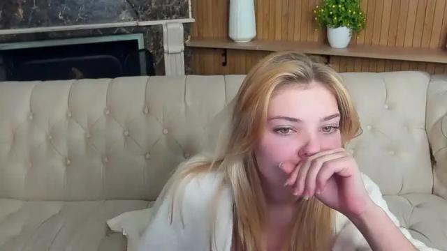 Image 12 of kristalldall Stream on Chaturbate on 18 months ago