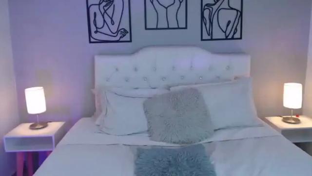 Image 10 of kristelzafiro_cg Stream on Chaturbate on 15 months ago