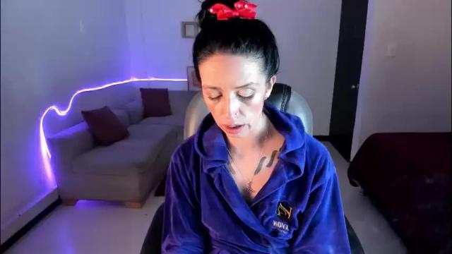 Image 4 of kristen_garner Stream on Chaturbate on 1 month ago