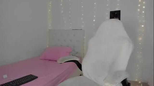 Image 3 of kristen_hanks06 Stream on Chaturbate on 9 days ago
