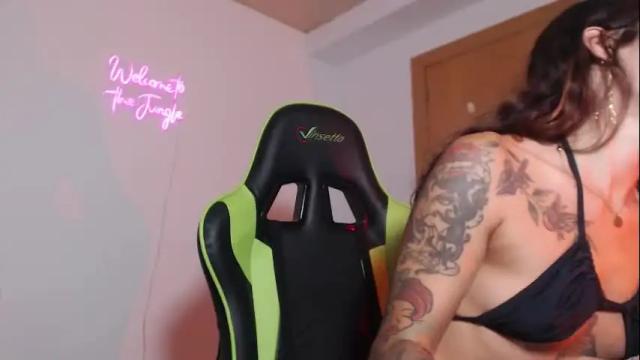 Image 4 of kristenwylde Stream on Chaturbate on 1 month ago